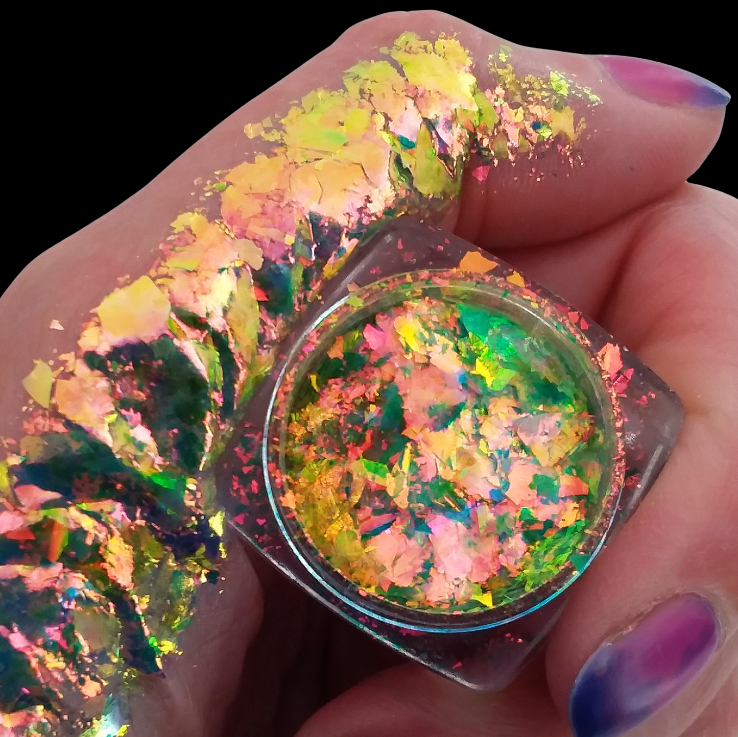 Rainbow Daisy-Chromaflake Multichrome Flake Eyeshadow Flakes