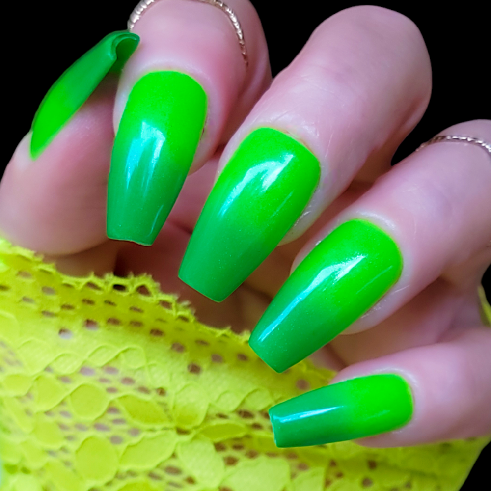 2025 Dip Powder Nails: Neon Lime Magic