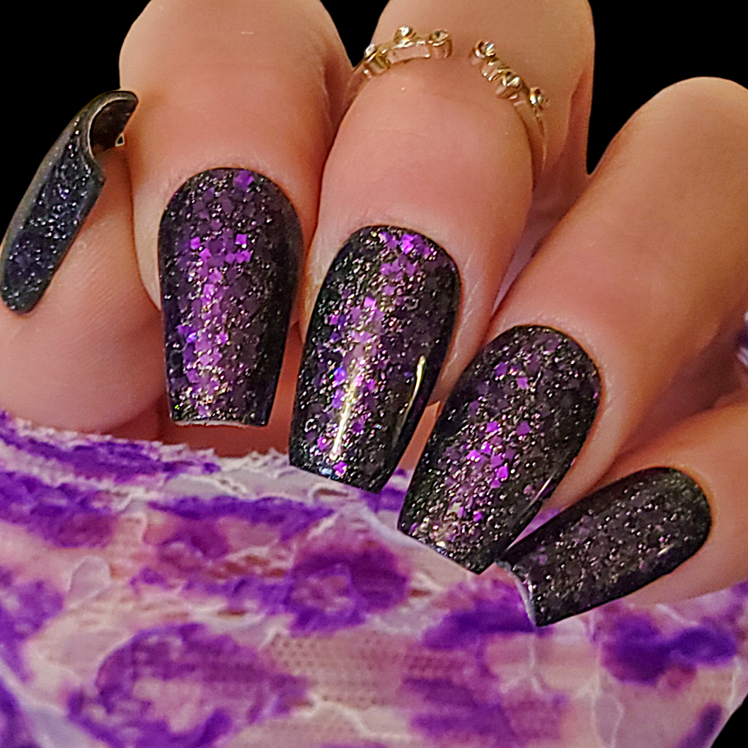 Glowing Nails with Sparkling Powder