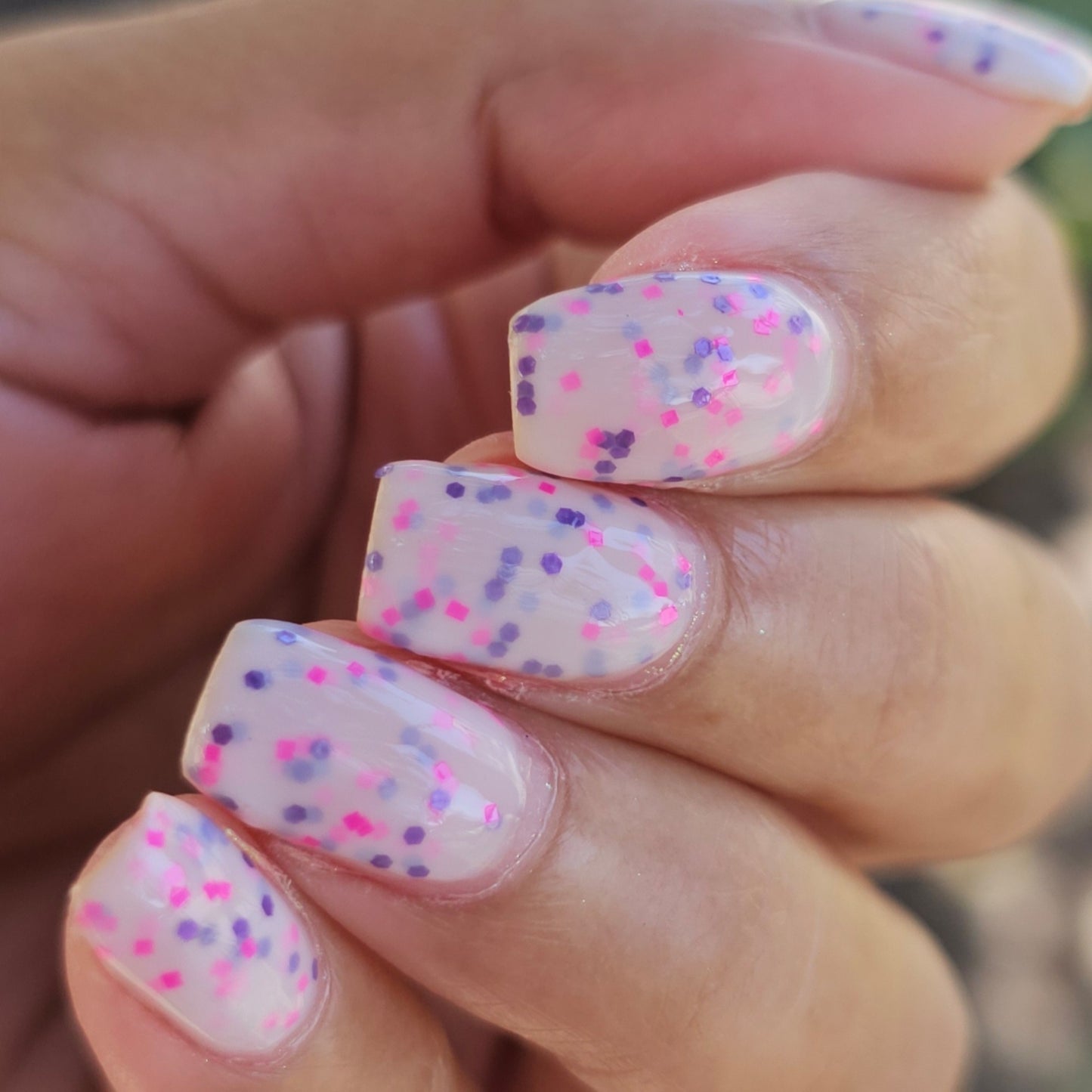 Polkadot Petals-White Crelly Glitter Polish