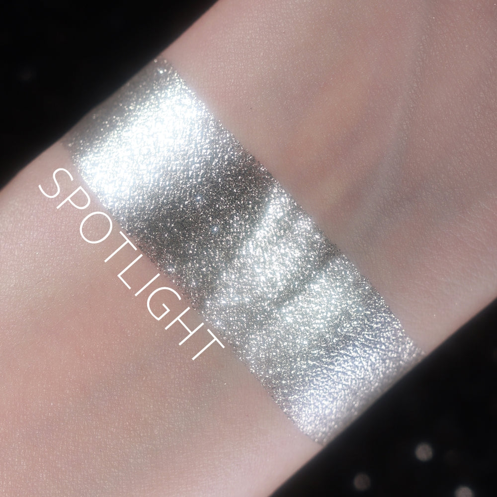 Spotlight-Sparkle Metallic Eyeshadow