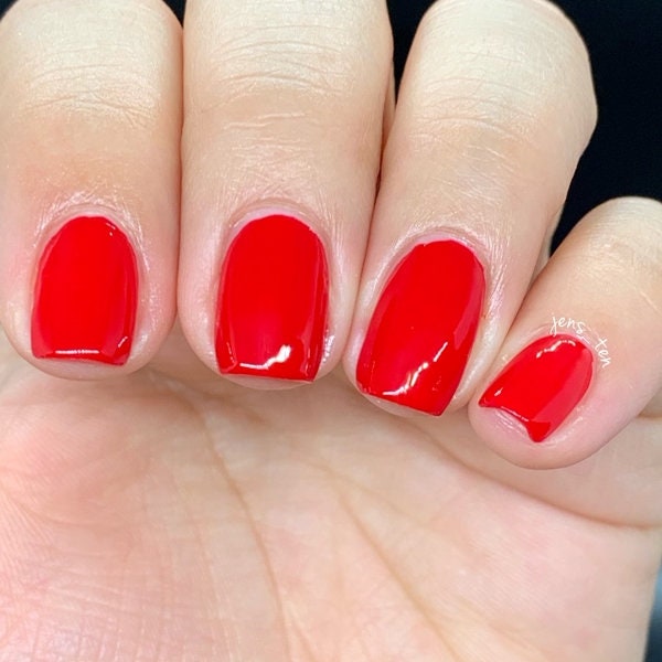 Red Court-Nail Polish Large 15ml – MBA Cosmetics