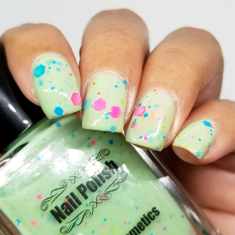 Minty nail polish – Mint green lovers